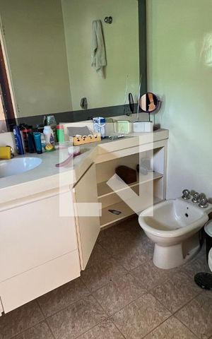 Casa para alugar com 350m², 3 quartos e 4 vagas Casa para alugar com 350m², 3 quartos e 4 vagasBanheiro da Suíte