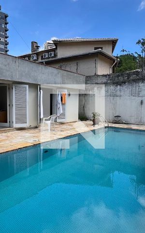 Casa para alugar com 350m², 3 quartos e 4 vagas Casa para alugar com 350m², 3 quartos e 4 vagasPiscina