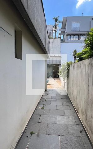 Casa para alugar com 350m², 3 quartos e 4 vagas Casa para alugar com 350m², 3 quartos e 4 vagasCorredor externo