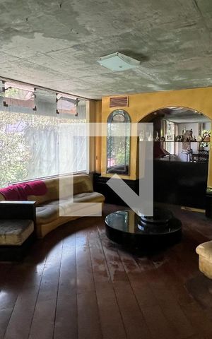 Casa para alugar com 350m², 3 quartos e 4 vagas Casa para alugar com 350m², 3 quartos e 4 vagasSala