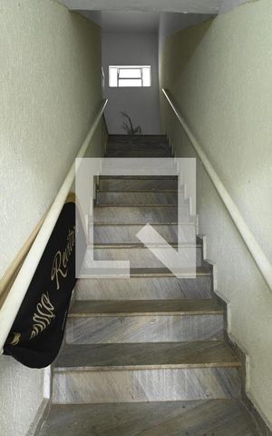 Apartamento para alugar com 130m², 2 quartos e sem vaga Apartamento para alugar com 130m², 2 quartos e sem vagaEscada