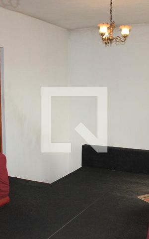 Casa à venda com 200m², 4 quartos e 3 vagasSala superior de acesso aos quartos/suíte