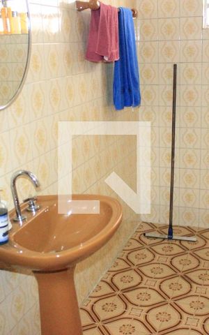 Casa à venda com 200m², 4 quartos e 3 vagasBanheiro 1