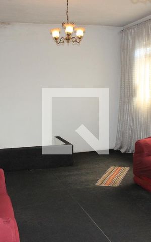 Casa à venda com 200m², 4 quartos e 3 vagasSala superior de acesso aos quartos/suíte