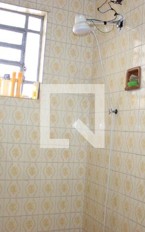Casa à venda com 200m², 4 quartos e 3 vagasBanheiro 1