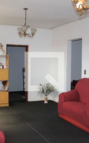 Casa à venda com 200m², 4 quartos e 3 vagasSala superior de acesso aos quartos/suíte
