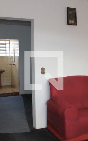 Casa à venda com 200m², 4 quartos e 3 vagasSala superior de acesso aos quartos/suíte