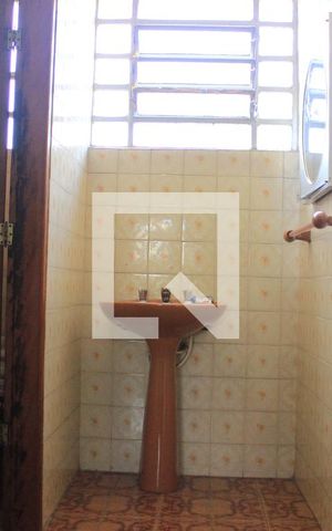 Casa à venda com 200m², 4 quartos e 3 vagasBanheiro 4