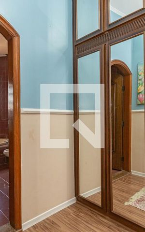 Casa à venda com 300m², 3 quartos e 5 vagas Casa à venda com 300m², 3 quartos e 5 vagasCloset
