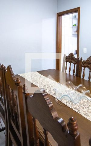 Casa à venda com 180m², 4 quartos e 2 vagas Casa à venda com 180m², 4 quartos e 2 vagasSala de Jantar