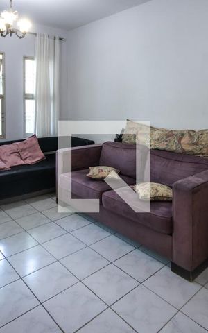Casa à venda com 180m², 4 quartos e 2 vagas Casa à venda com 180m², 4 quartos e 2 vagasSala