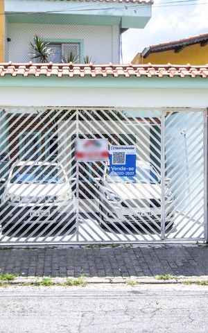 Casa à venda com 180m², 4 quartos e 2 vagas Casa à venda com 180m², 4 quartos e 2 vagasFachada