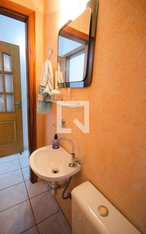 Casa à venda com 180m², 4 quartos e 2 vagas Casa à venda com 180m², 4 quartos e 2 vagasLavabo