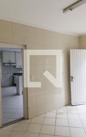 Casa de condomínio para alugar com 330m², 4 quartos e 2 vagasÁrea de Serviço