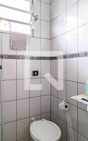 Casa à venda com 385m², 6 quartos e 8 vagas Casa à venda com 385m², 6 quartos e 8 vagasCasa 02 - Banheiro social
