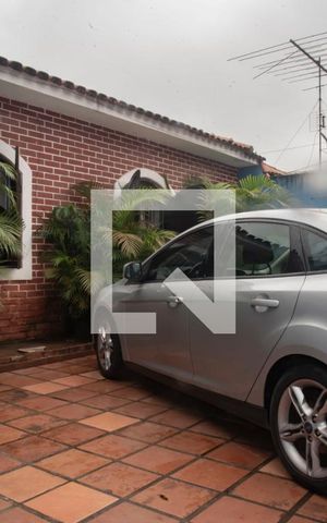 Casa para alugar com 400m², 6 quartos e 3 vagasGaragem/Frente