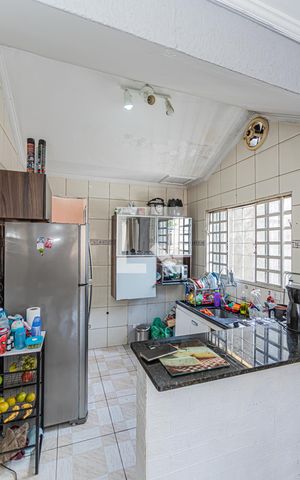 Casa à venda com 300m², 4 quartos e 1 vagaSala e cozinha - casa 2