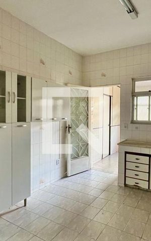 Casa à venda com 494m², 3 quartos e 4 vagas Casa à venda com 494m², 3 quartos e 4 vagascozinha