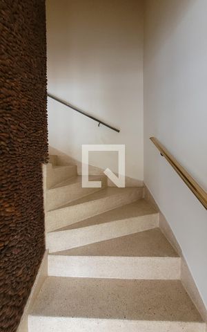 Casa para alugar com 200m², 3 quartos e 2 vagas Casa para alugar com 200m², 3 quartos e 2 vagasEscada