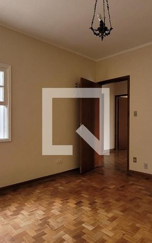 Casa para alugar com 200m², 3 quartos e 2 vagas Casa para alugar com 200m², 3 quartos e 2 vagasQuarto