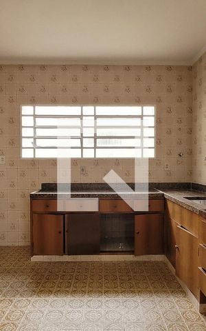 Casa para alugar com 200m², 3 quartos e 2 vagas Casa para alugar com 200m², 3 quartos e 2 vagasCozinha