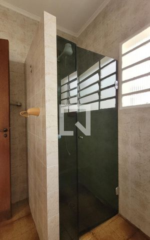 Casa para alugar com 200m², 3 quartos e 2 vagas Casa para alugar com 200m², 3 quartos e 2 vagasBanheiro