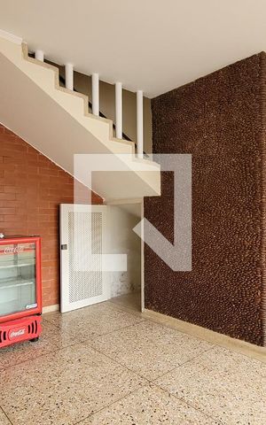 Casa para alugar com 200m², 3 quartos e 2 vagas Casa para alugar com 200m², 3 quartos e 2 vagasEntrada