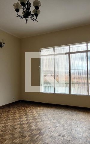 Casa para alugar com 200m², 3 quartos e 2 vagas Casa para alugar com 200m², 3 quartos e 2 vagasSala