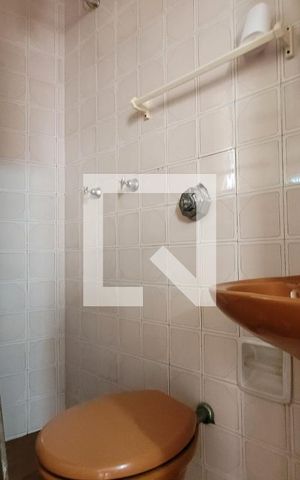 Casa para alugar com 200m², 3 quartos e 2 vagas Casa para alugar com 200m², 3 quartos e 2 vagasBanheiro de Serviço
