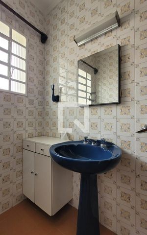 Casa para alugar com 200m², 3 quartos e 2 vagas Casa para alugar com 200m², 3 quartos e 2 vagasBanheiro da suíte