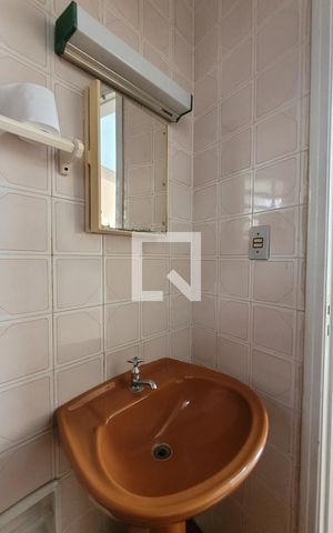 Casa para alugar com 200m², 3 quartos e 2 vagas Casa para alugar com 200m², 3 quartos e 2 vagasBanheiro de Serviço