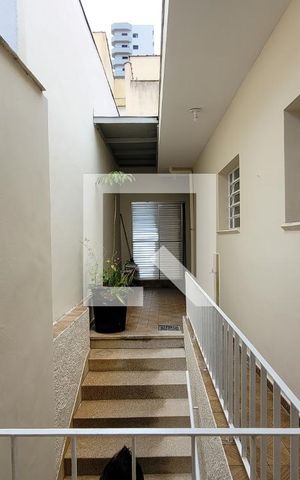 Casa para alugar com 200m², 3 quartos e 2 vagas Casa para alugar com 200m², 3 quartos e 2 vagasVista