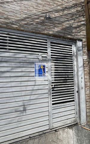 Casa à venda com 70m², 2 quartos e 2 vagasFachada