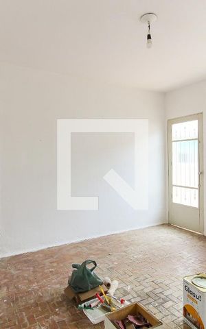 Casa à venda com 68m², 1 quarto e 2 vagas Casa à venda com 68m², 1 quarto e 2 vagasSala