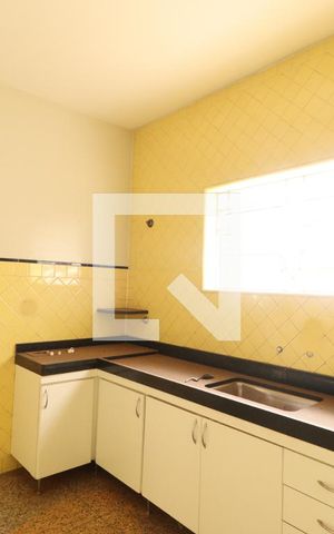 Casa para alugar com 316m², 4 quartos e 6 vagasCozinha
