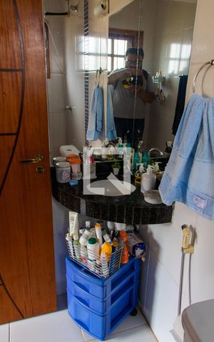 Casa à venda com 230m², 3 quartos e 2 vagasBANHEIRO DA SUITE