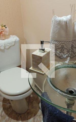 Casa de condomínio à venda com 346m², 3 quartos e 2 vagasLavabo