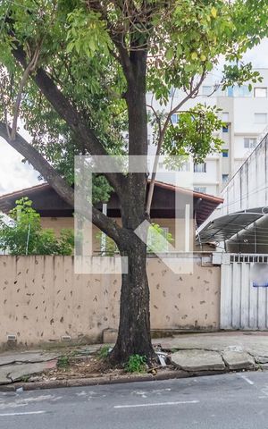 Casa para alugar com 240m², 3 quartos e 4 vagas Casa para alugar com 240m², 3 quartos e 4 vagasFachada