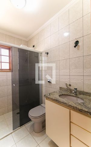 Casa para alugar com 160m², 3 quartos e 4 vagas Casa para alugar com 160m², 3 quartos e 4 vagasBanheiro da Suíte 3