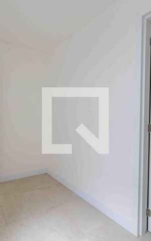 Apartamento à venda com 330m², 4 quartos e 4 vagas Apartamento à venda com 330m², 4 quartos e 4 vagasQuarto de Serviço