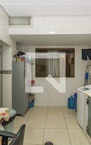 Casa à venda com 250m², 3 quartos e 8 vagas Casa à venda com 250m², 3 quartos e 8 vagasÁrea de Serviço