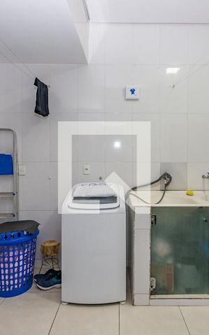 Casa à venda com 250m², 3 quartos e 8 vagas Casa à venda com 250m², 3 quartos e 8 vagasÁrea de Serviço