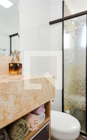 Apartamento à venda com 82m², 2 quartos e 2 vagas Apartamento à venda com 82m², 2 quartos e 2 vagasBanheiro da Suíte