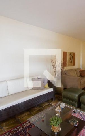 Casa à venda com 338m², 4 quartos e 4 vagas Casa à venda com 338m², 4 quartos e 4 vagasSala