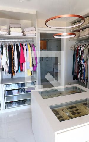 Casa para alugar com 800m², 5 quartos e 4 vagasCloset 2 da Suíte 1