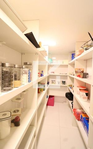 Casa para alugar com 800m², 5 quartos e 4 vagasDespensa