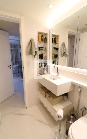 Casa para alugar com 800m², 5 quartos e 4 vagasBanheiro 1 da Suíte 1