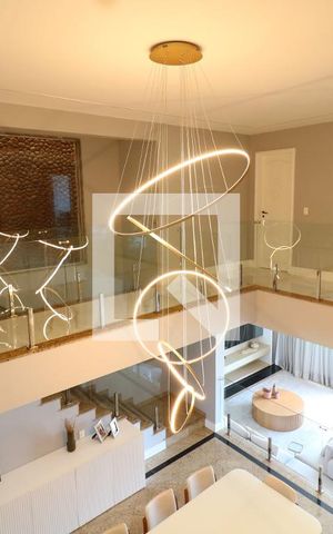 Casa para alugar com 800m², 5 quartos e 4 vagasCorredor Quartos