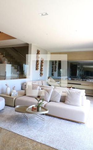 Casa para alugar com 800m², 5 quartos e 4 vagasSala
