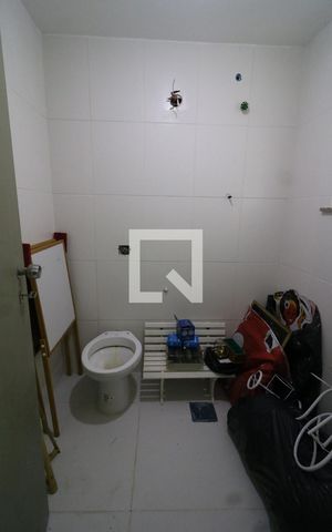 Casa para alugar com 800m², 5 quartos e 4 vagasBanheiro de serviço